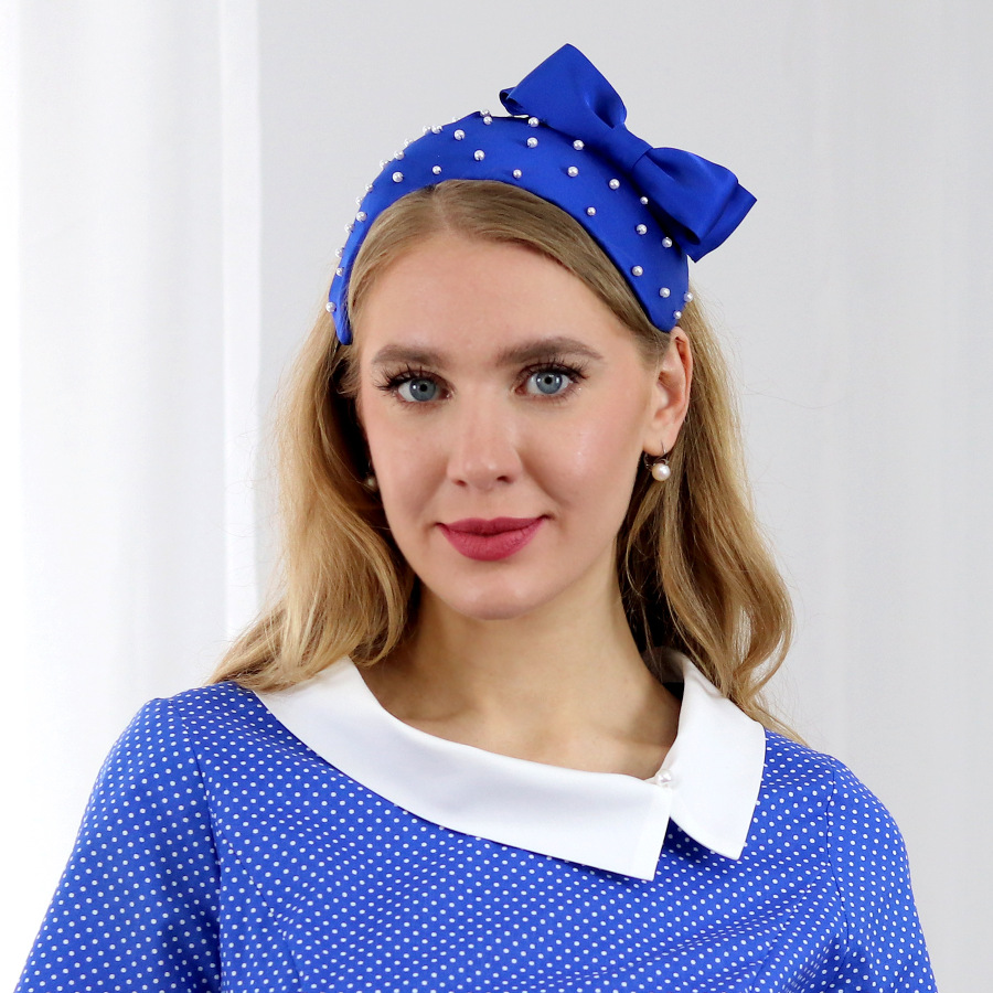 Betty - modrý pol klobúčik s perlami