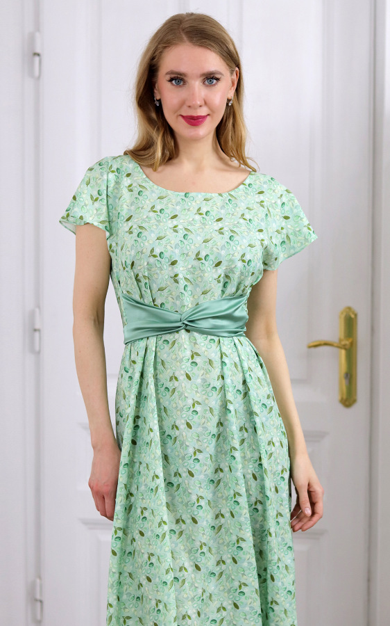 Erin - zelené midi šaty s drobným vzorom