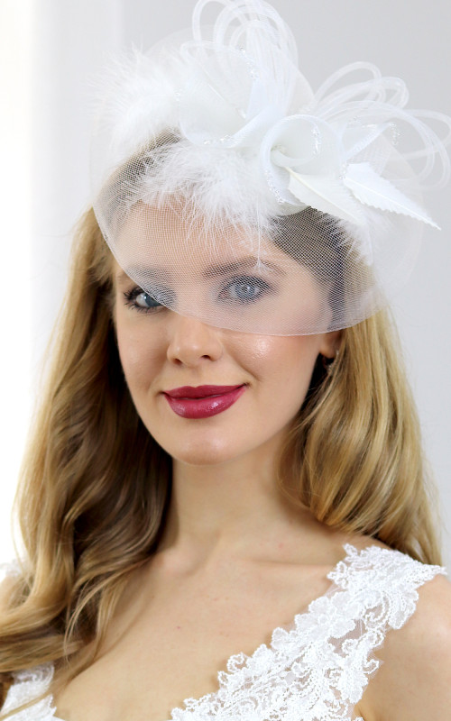 Sarah - luxusný fascinátor z krinolíny a peria