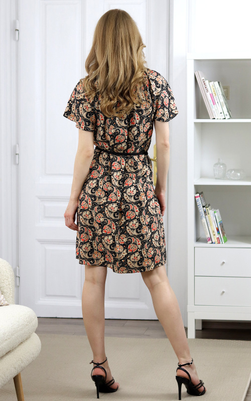 Linda - čierne viskózové šaty s béžovým grafickým vzorom 3