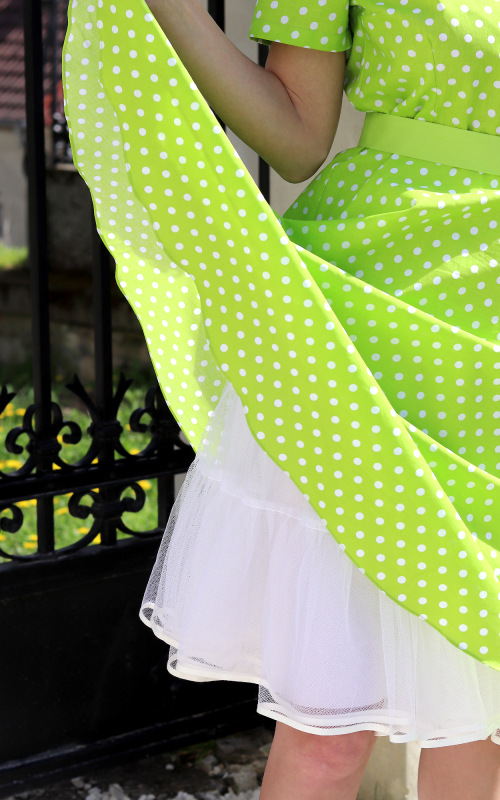 Colette - košeľové šaty s bielymi bodkami na limetkovom podklade 4