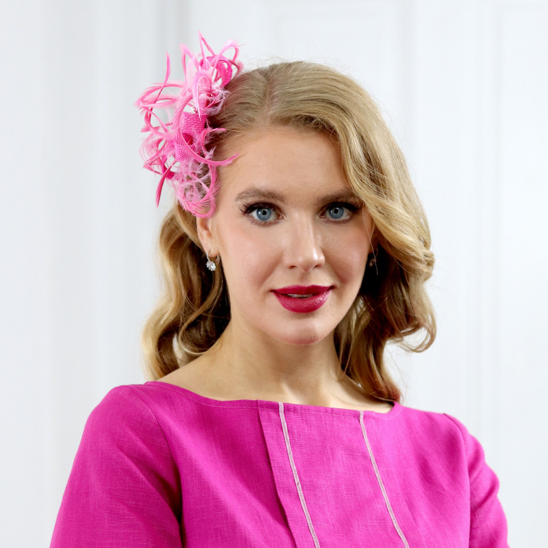 Trojlístok - ružový fascinátor na hrebeni s perím