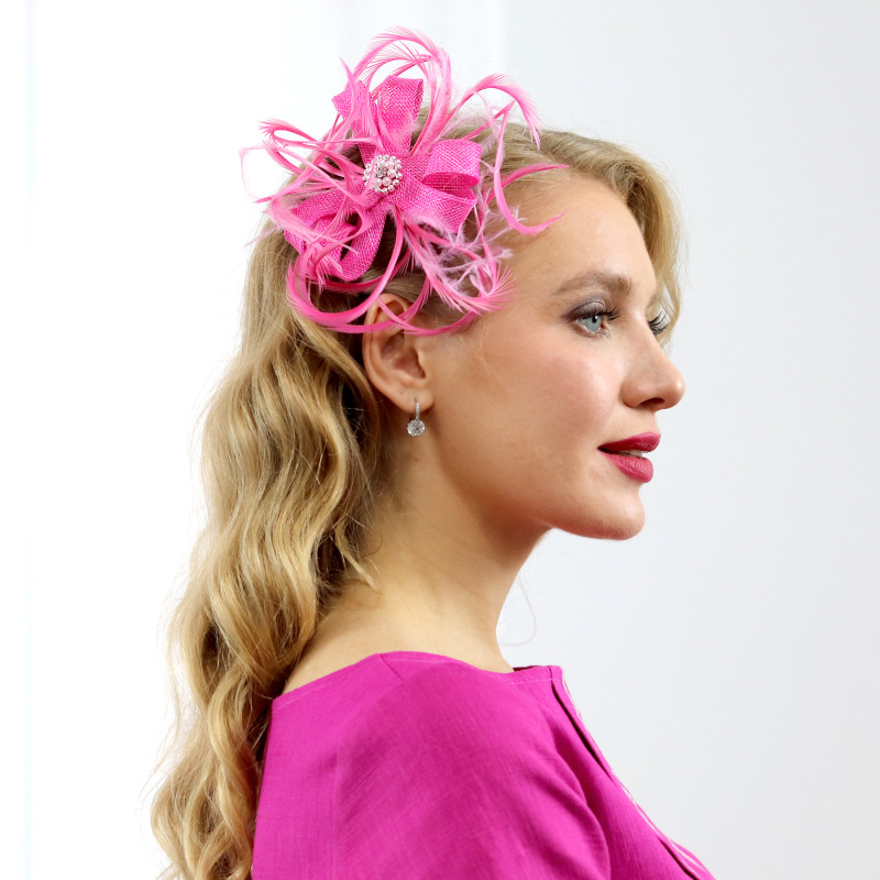 Trojlístok - ružový fascinátor na hrebeni s perím 2