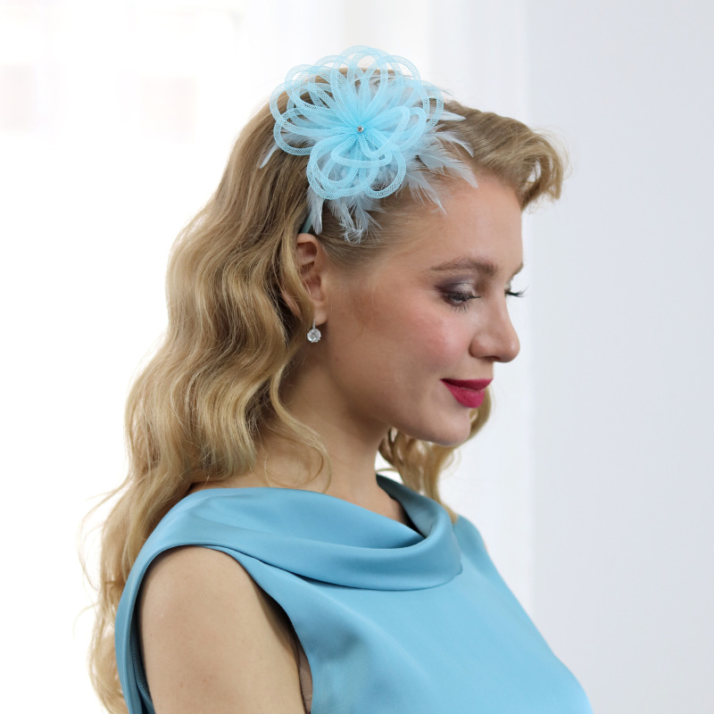 Chiara - aqua modrý fascinátor z krinolíny a peria 1