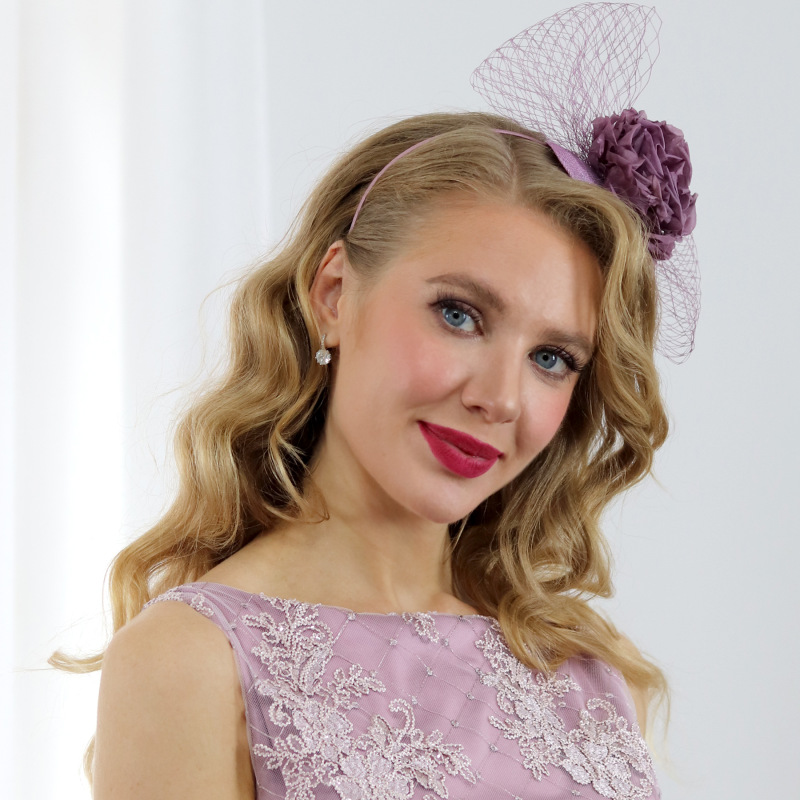 Brigitte- staroružový fascinátor s hodvábnou ružou 1