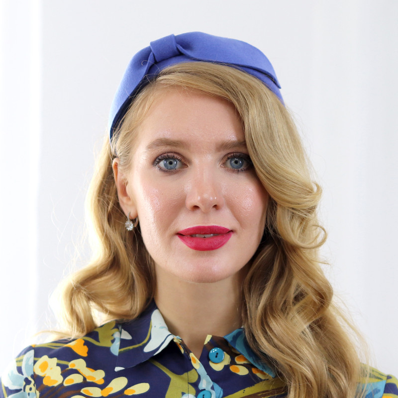 Beatrice - bledo modrá čelenka