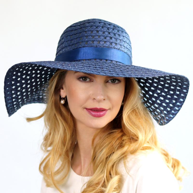 Eleanor - modrý klobúk