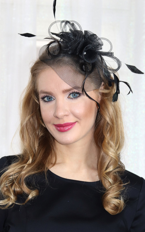 Fiona - elegantný fascinátor z krinolíny