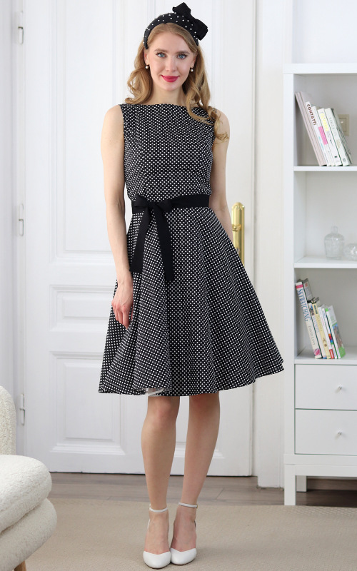 Betty - čierne letné šaty s bielymi bodkami 1