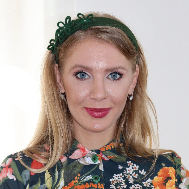 Daisy - zelená čelenka zo zjačej plsti