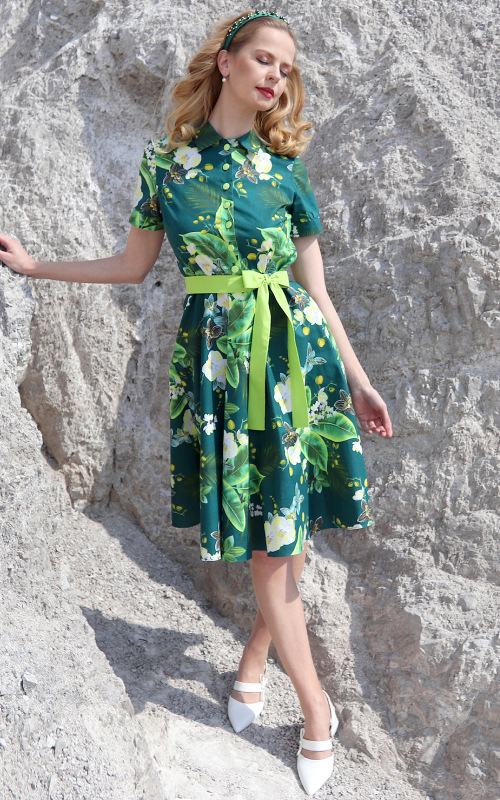 Amber - košeľové šaty s orchideami na zelenom podklade 1