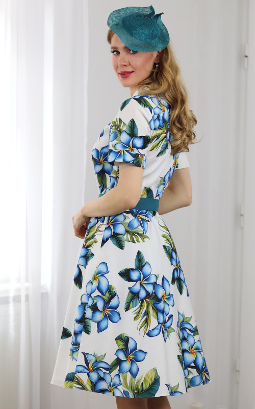 Luméria - košeľové šaty s kvetmi lumérie na bielom podklade, autorská potlač 6