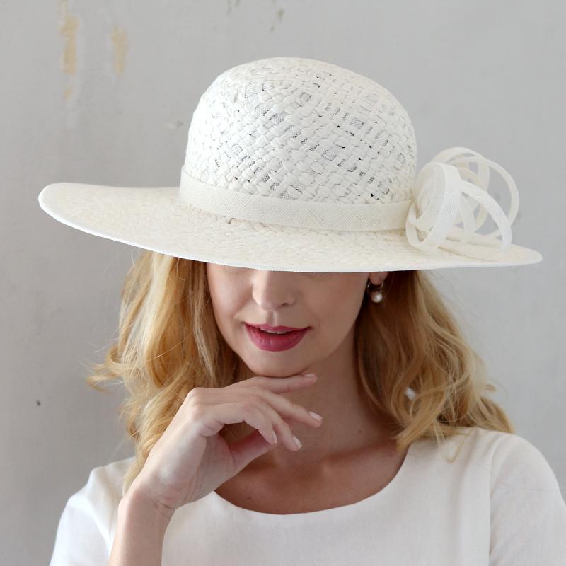 Izumi - biely klobúk