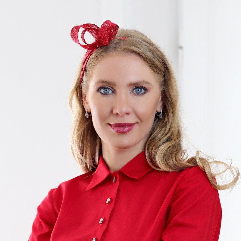 Rachel - červená mašľa na čelenke 1