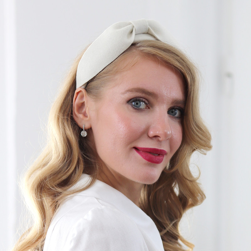 Beatrice - biela čelenka 1