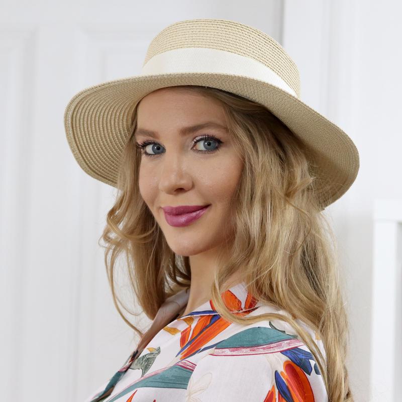 Romy - béžový "boater" klobúk s elegantnou mašľou