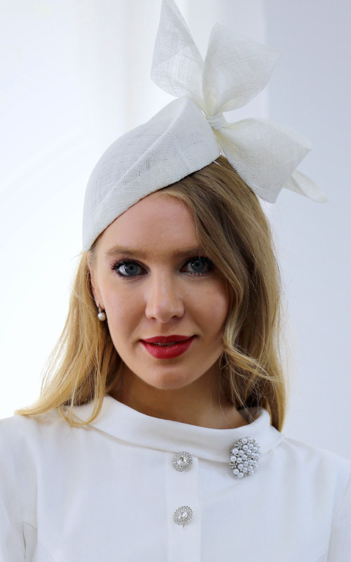 Audrey - biely klobúčik
