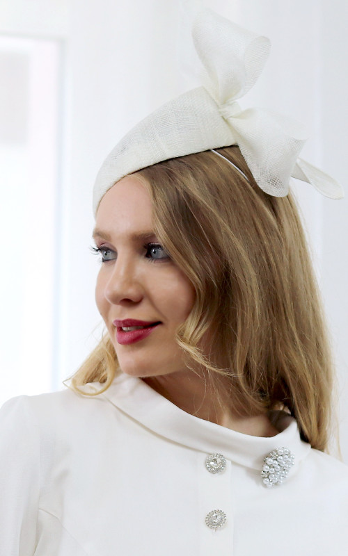 Audrey - biely klobúčik 2