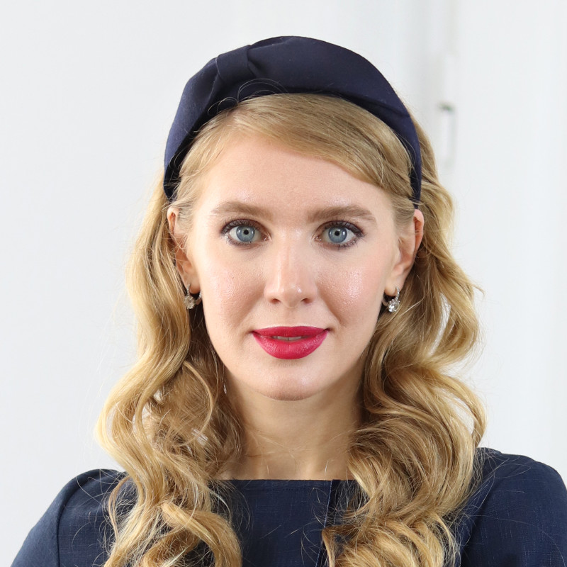 Beatrice - tmavo modrá čelenka