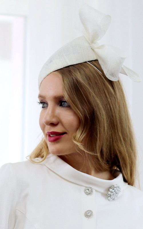 Audrey - biely klobúčik 2