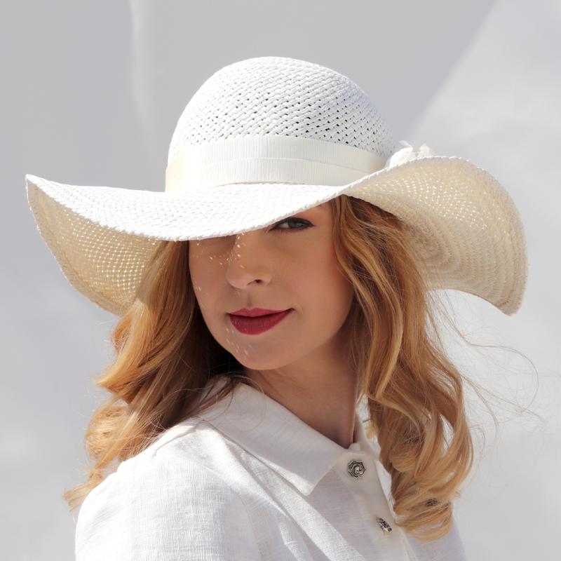 Akemi - biely klobúk