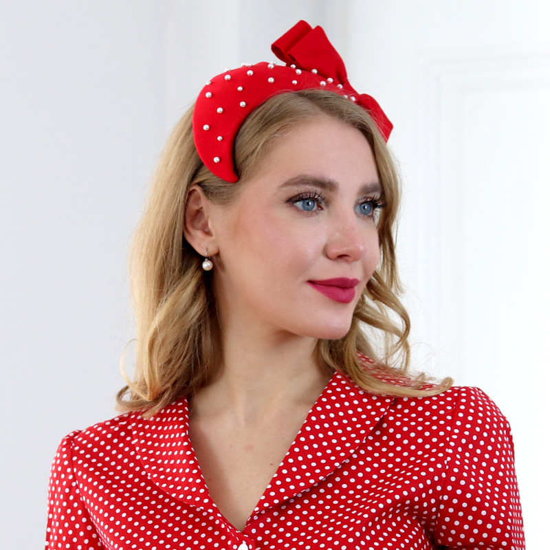 Betty - červený pol klobúčik s perlami 2