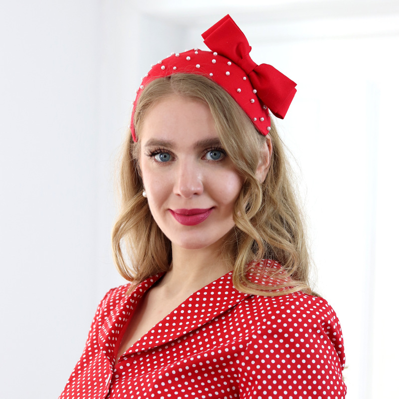 Betty - červený pol klobúčik s perlami