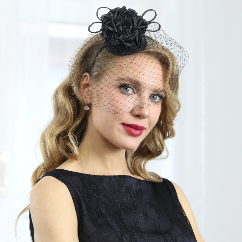 Bethany - čierny fascinátor s hodvábnou ružou a francúzskym závojom