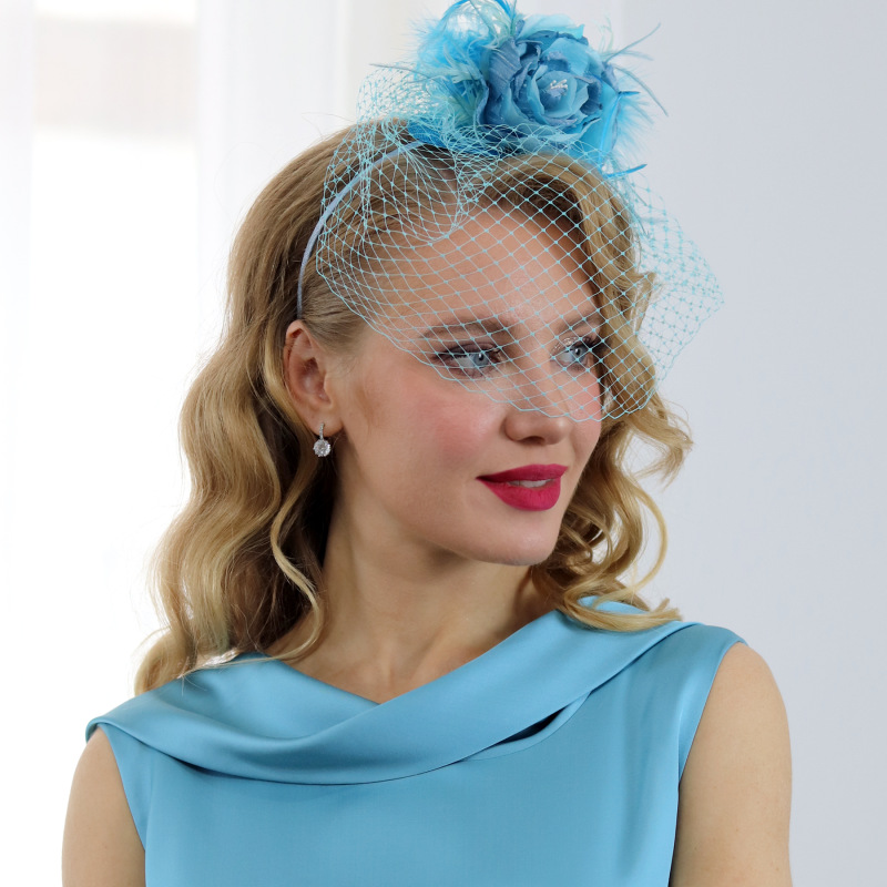 Daniela - aqua modrý fascinátor s hodvábnou ružou a závojom 2